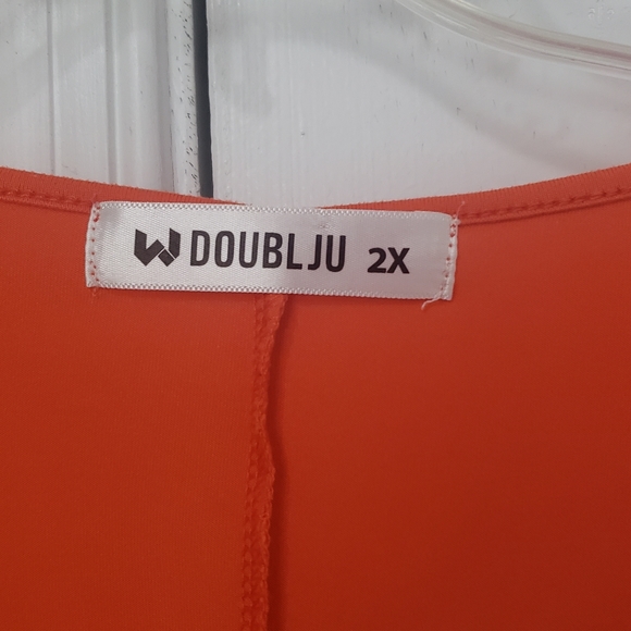 Doiblju knit short sleved top with gathered bottom - Picture 2 of 2